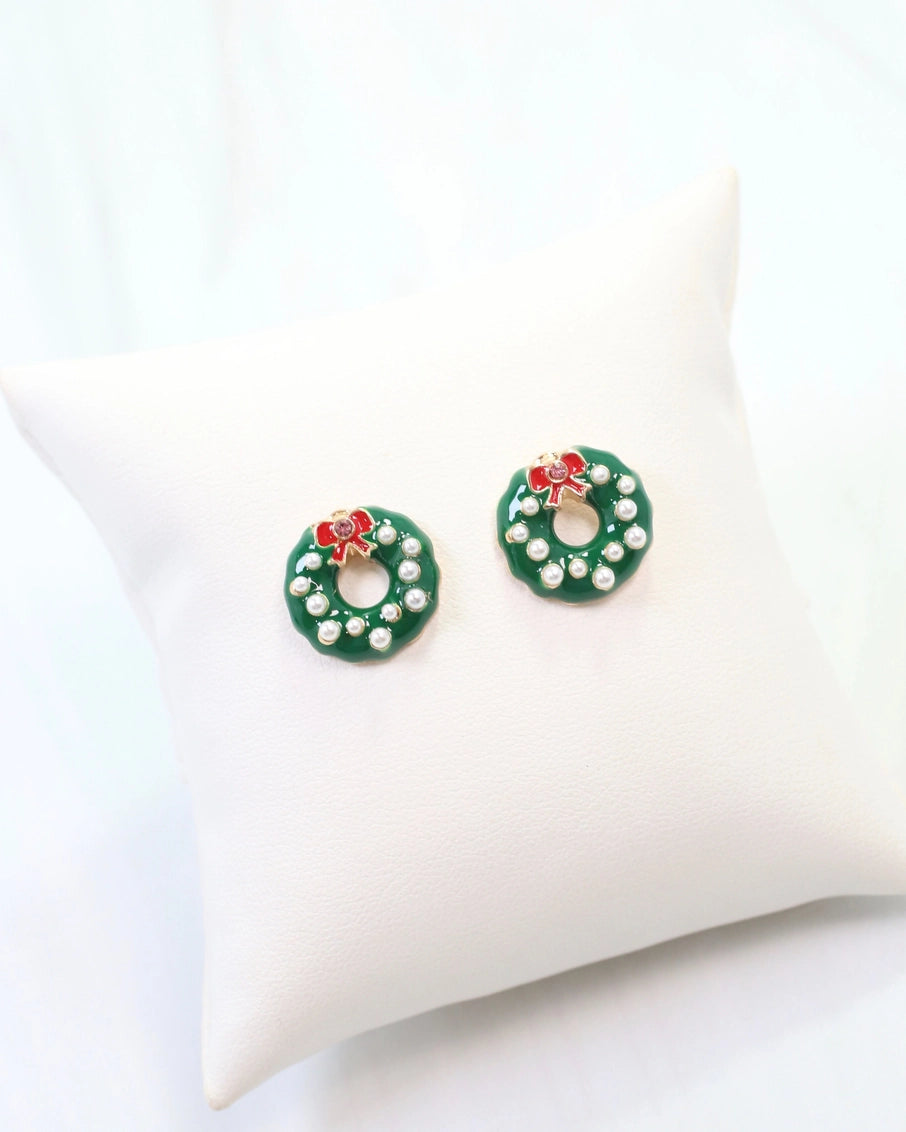 Rockin the Pearl Wreath Stud