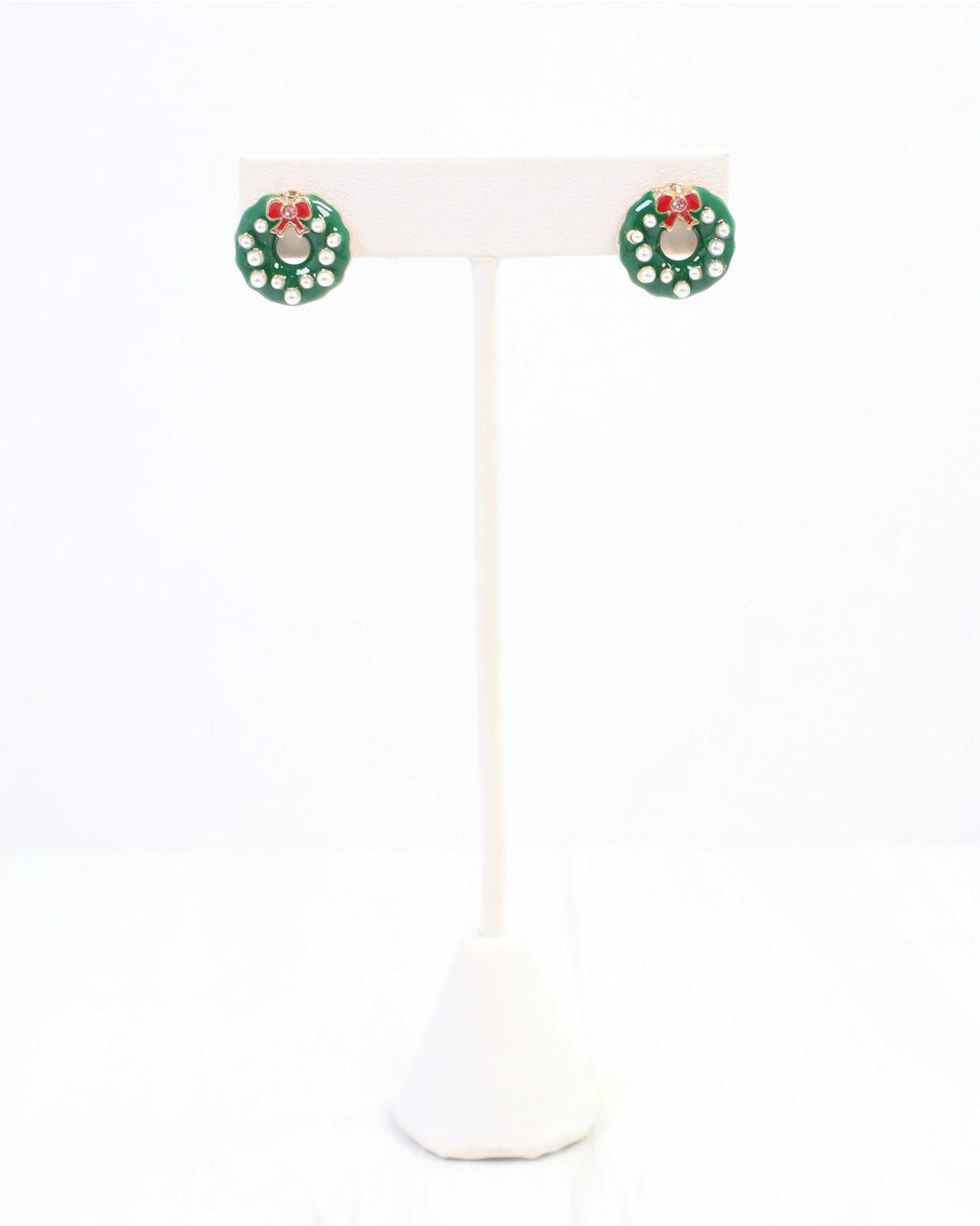 Rockin the Pearl Wreath Stud